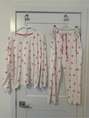 PJ Salvage Pink Lip Print Long Sleeve Top Capris Pyjamas Set Size XL Women’s